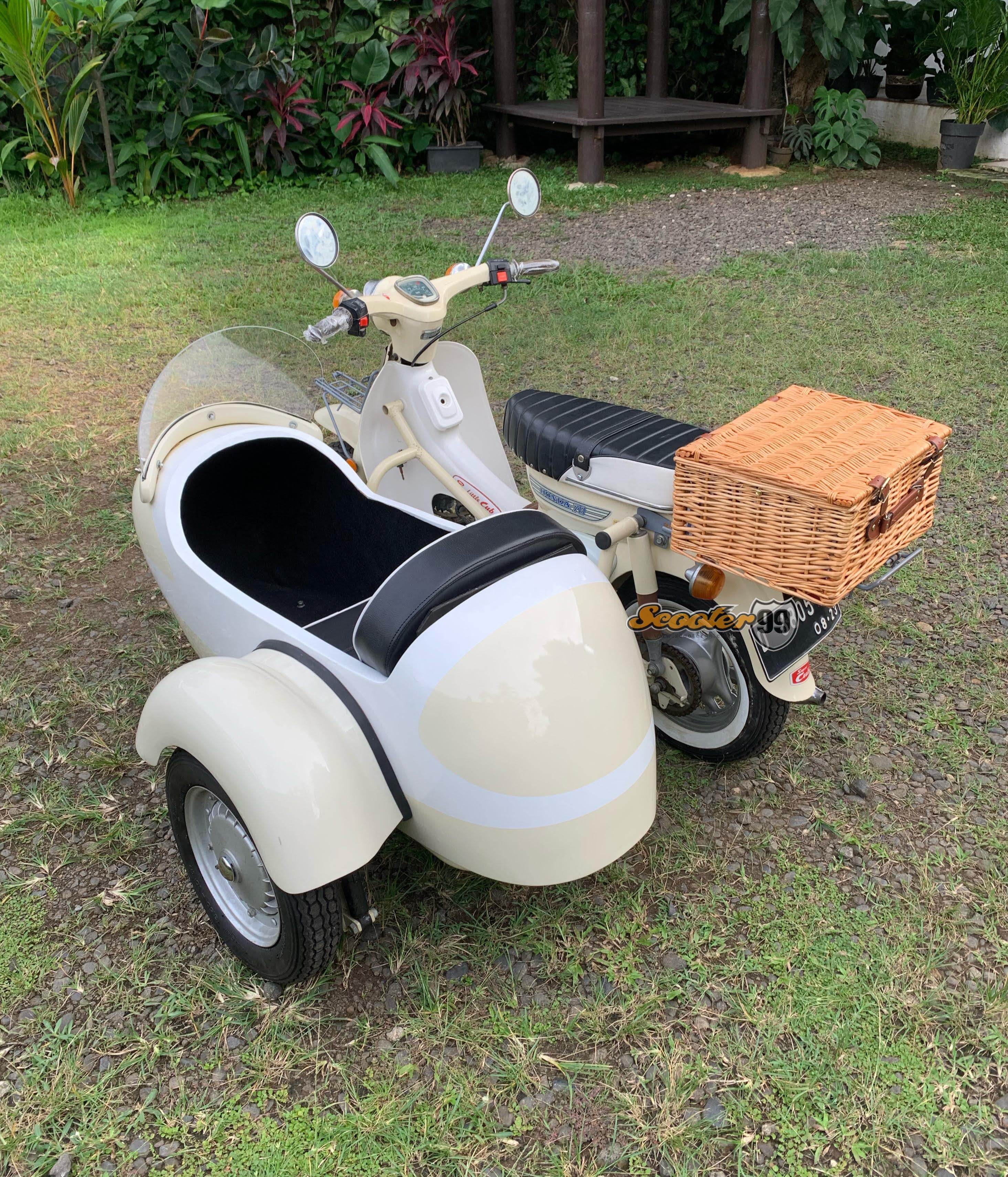 Side profile Honda C86 with aerodynamic sidecar and windshield